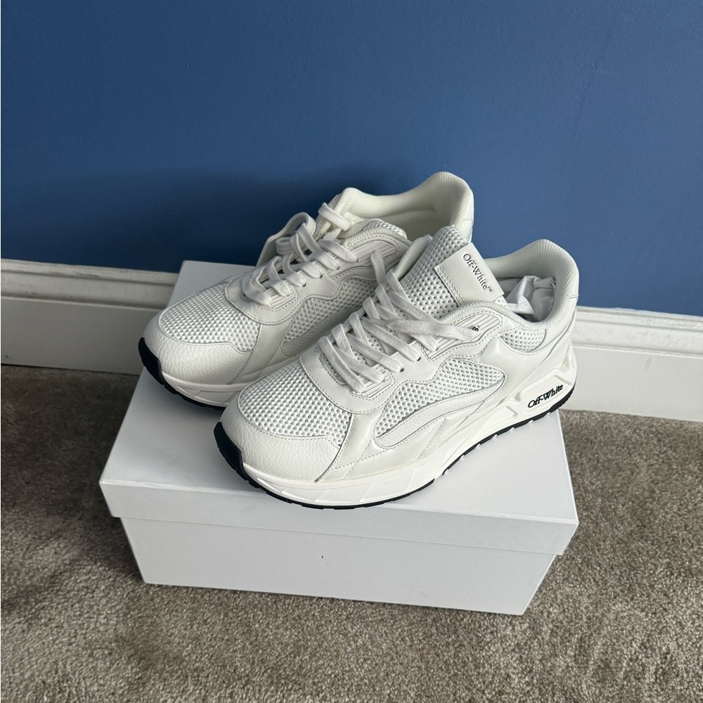 Men's Out of Office Arrow
Low-Top Sneakers